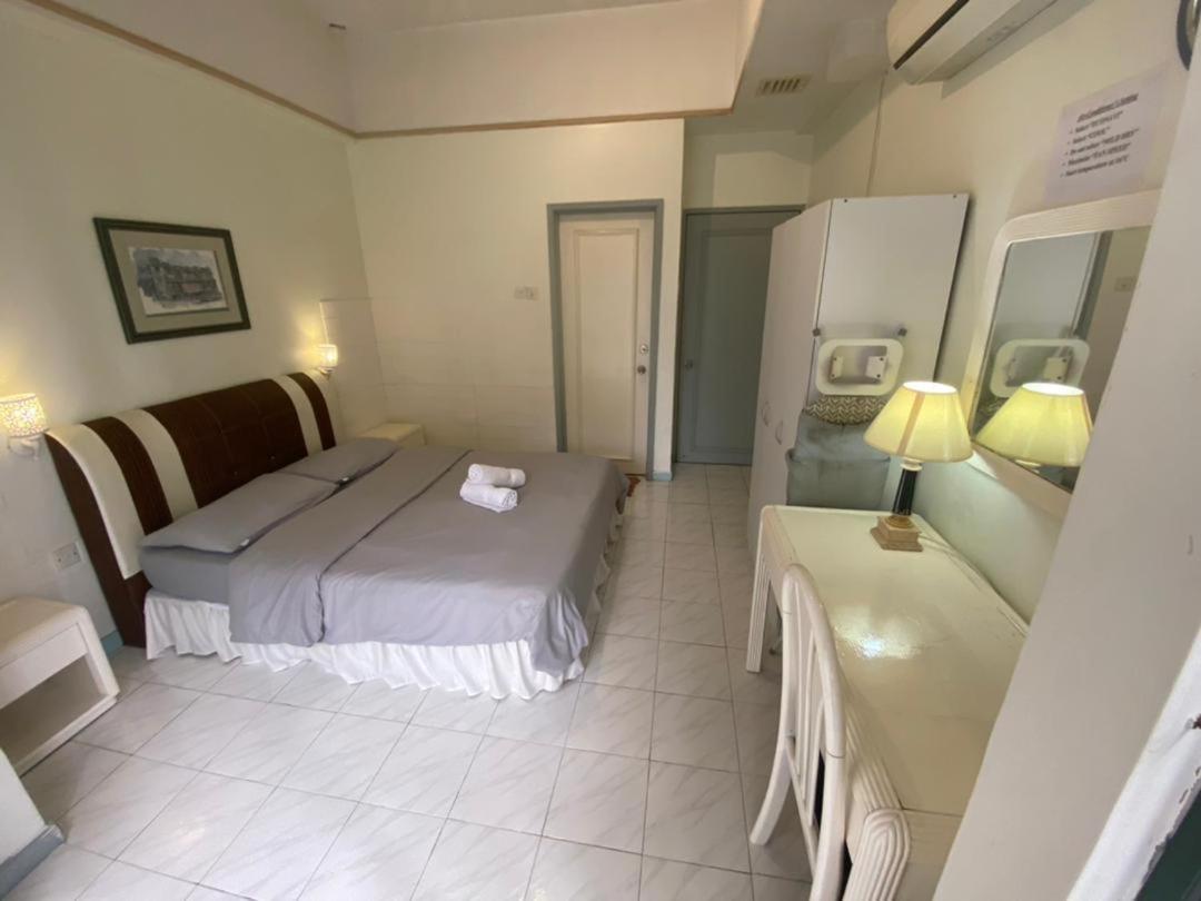 Costa Mahkota Aparthotel Malacca Buitenkant foto