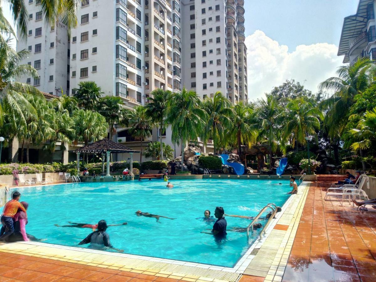 Costa Mahkota Aparthotel Malacca Buitenkant foto
