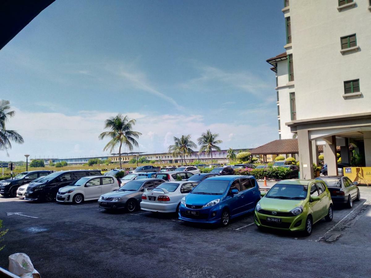 Costa Mahkota Aparthotel Malacca Buitenkant foto