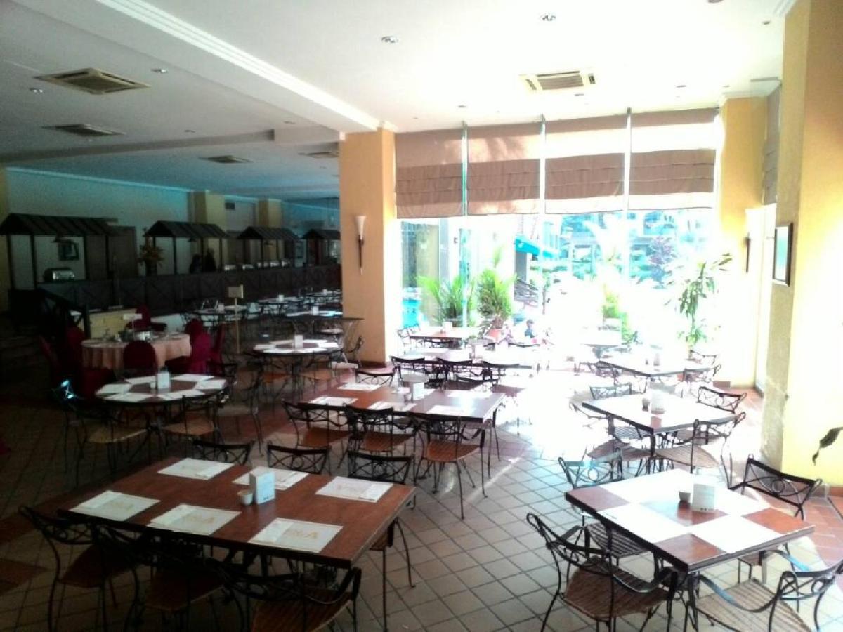 Costa Mahkota Aparthotel Malacca Buitenkant foto